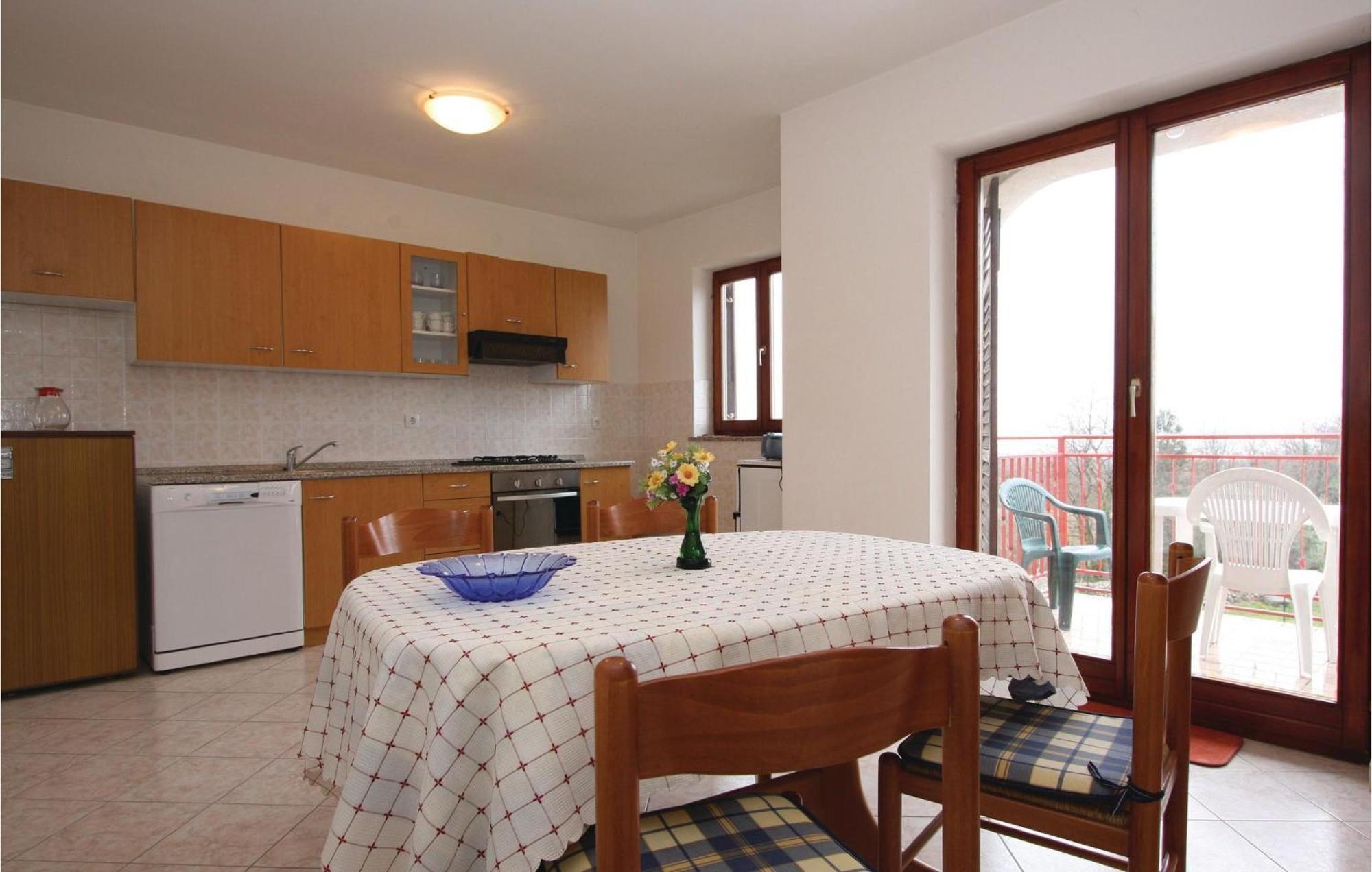 6 Bedroom Nice Home In Segotici Buitenkant foto