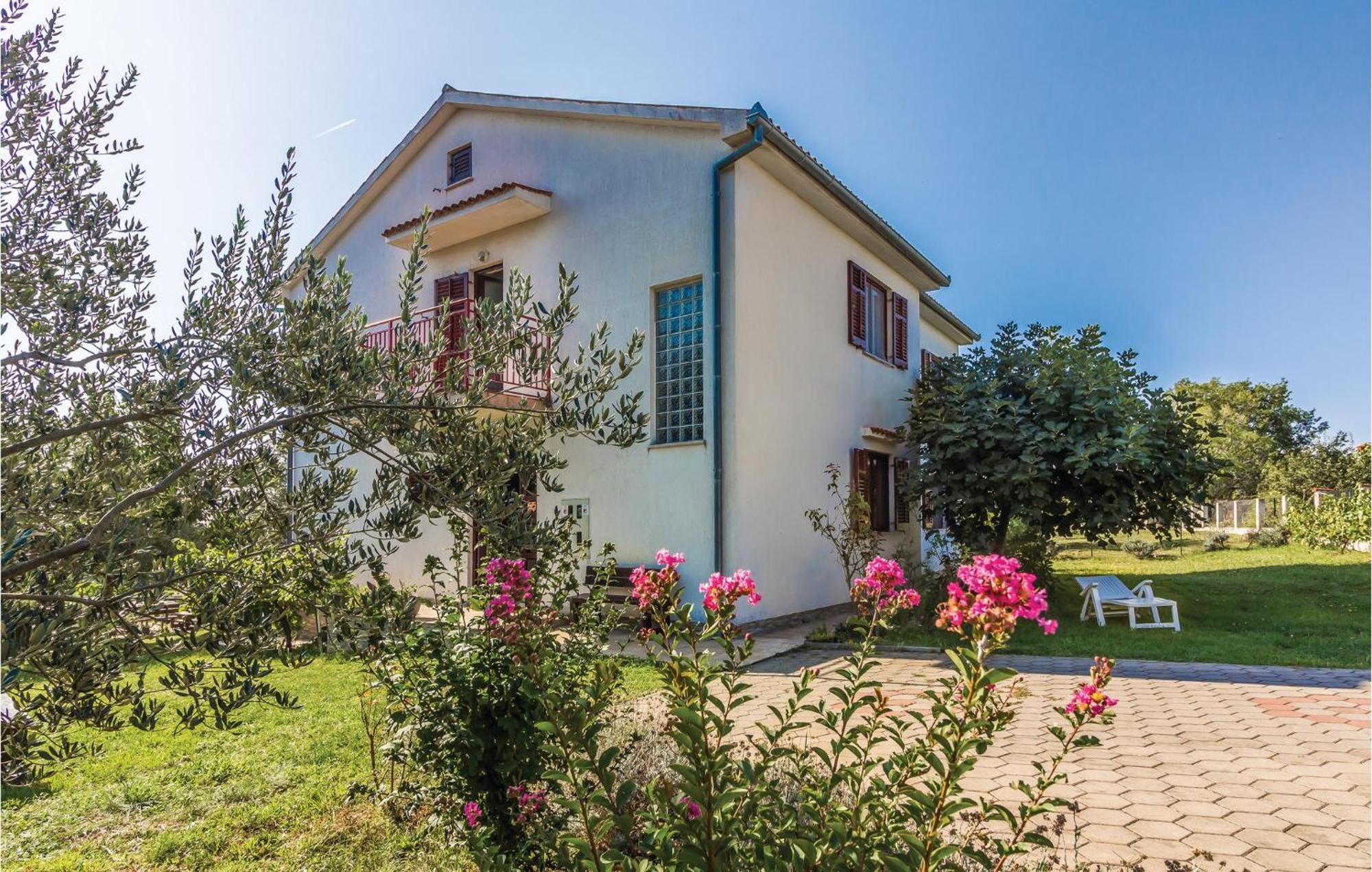 6 Bedroom Nice Home In Segotici Buitenkant foto